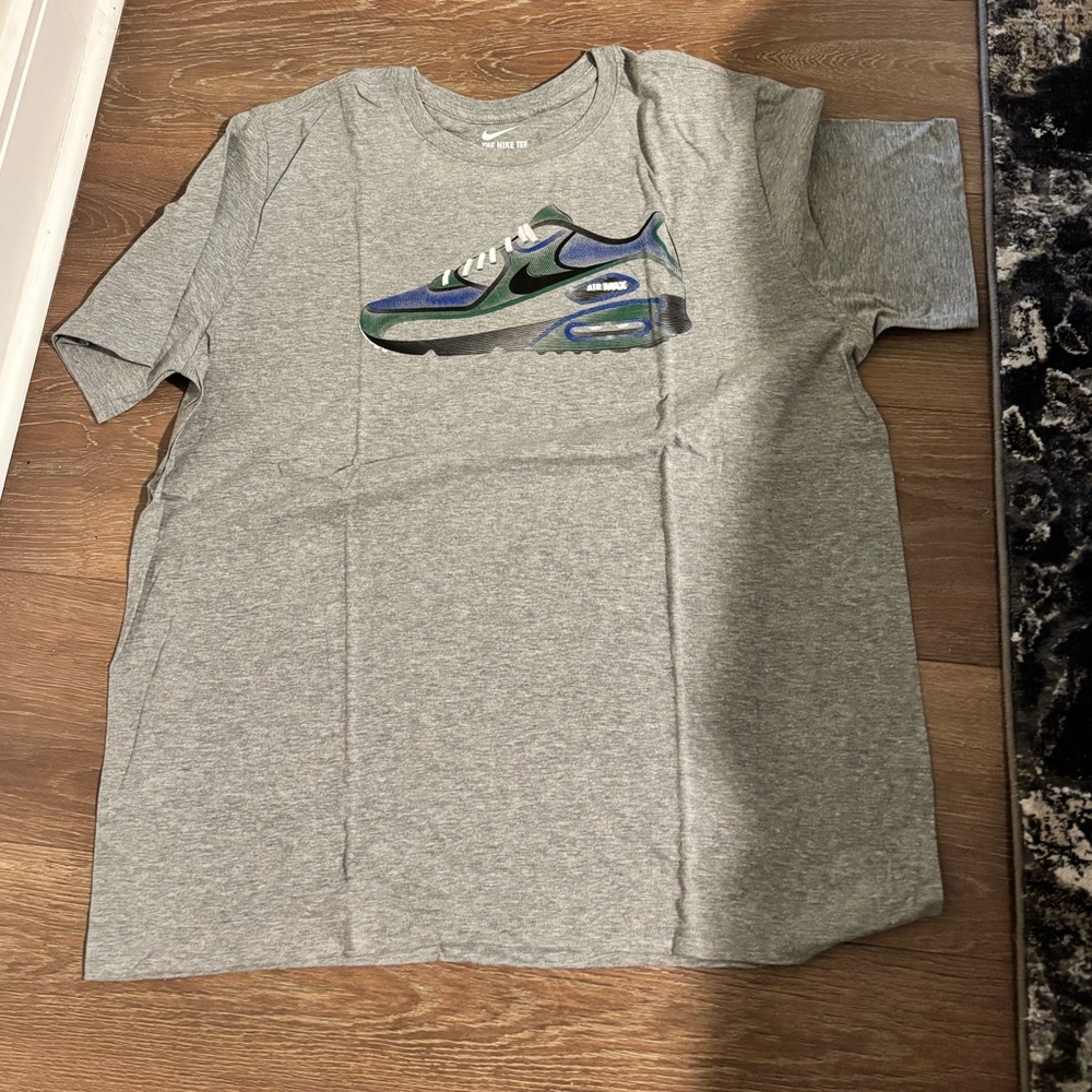 NWOT NIKE XL TEE AIR MAX SNEAKER
